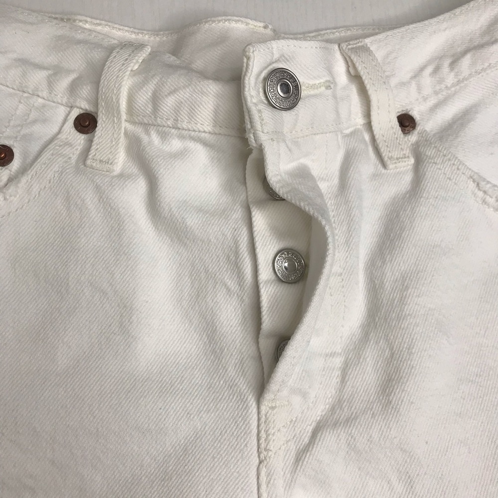 Levi’s 501 Women’s White Shorts Size 27 - Picture 4 of 15